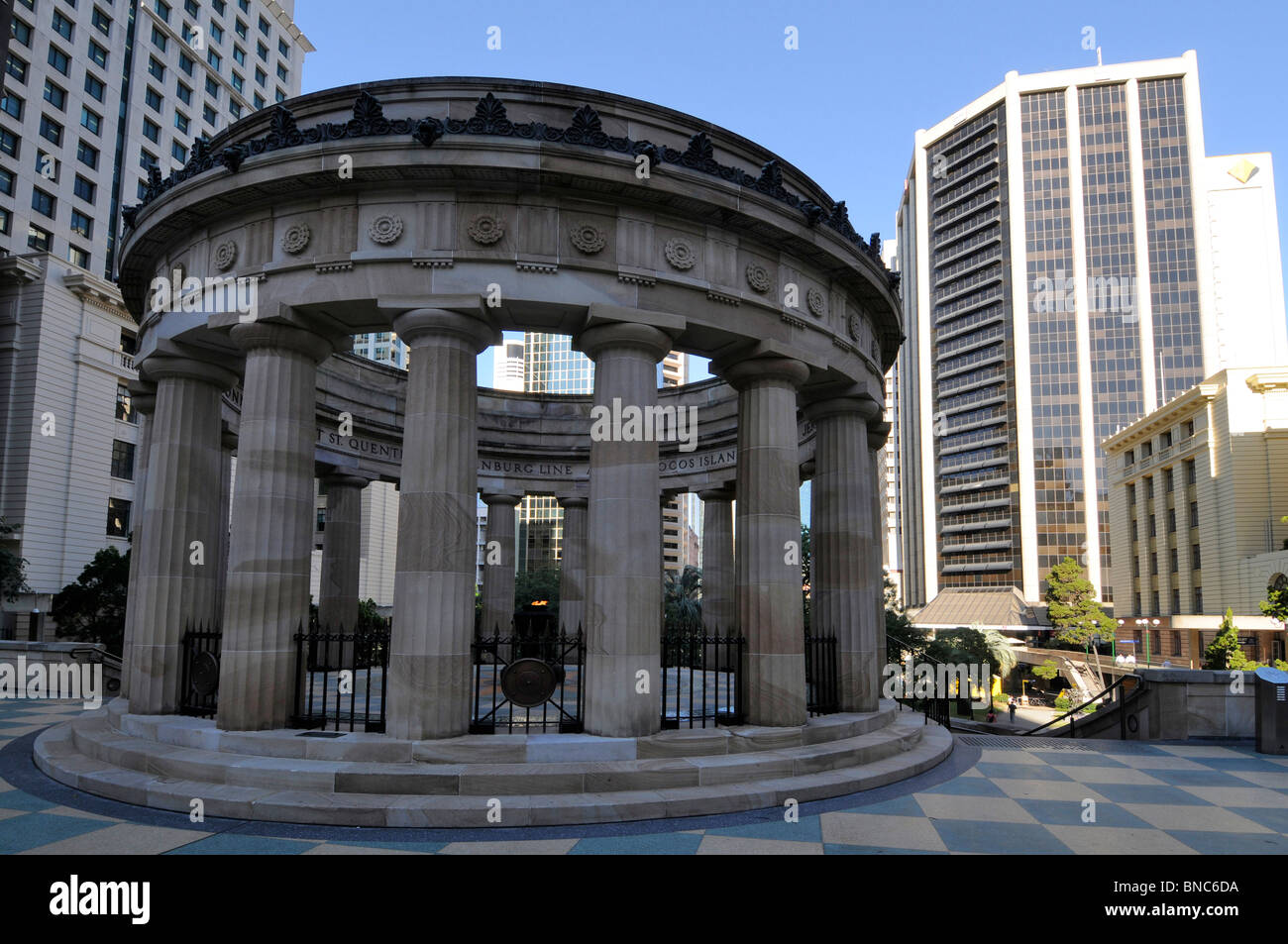 Monument commémoratif de guerre de Brisbane, le cénotaphe de grec Anzec square, Brisbane, Queensland, Australie. Banque D'Images