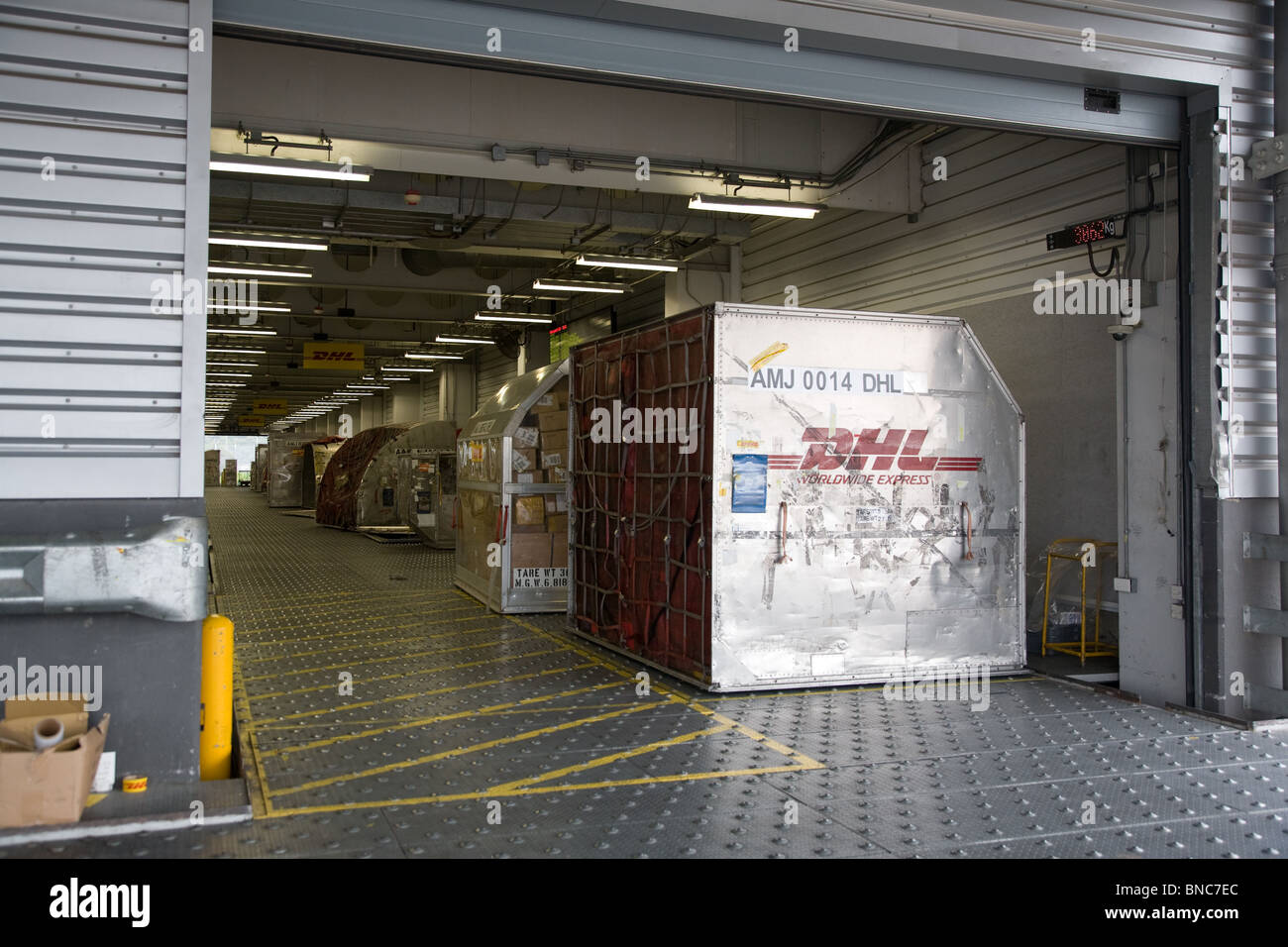 Centre logistique DHL entrepôt Hong Kong Banque D'Images