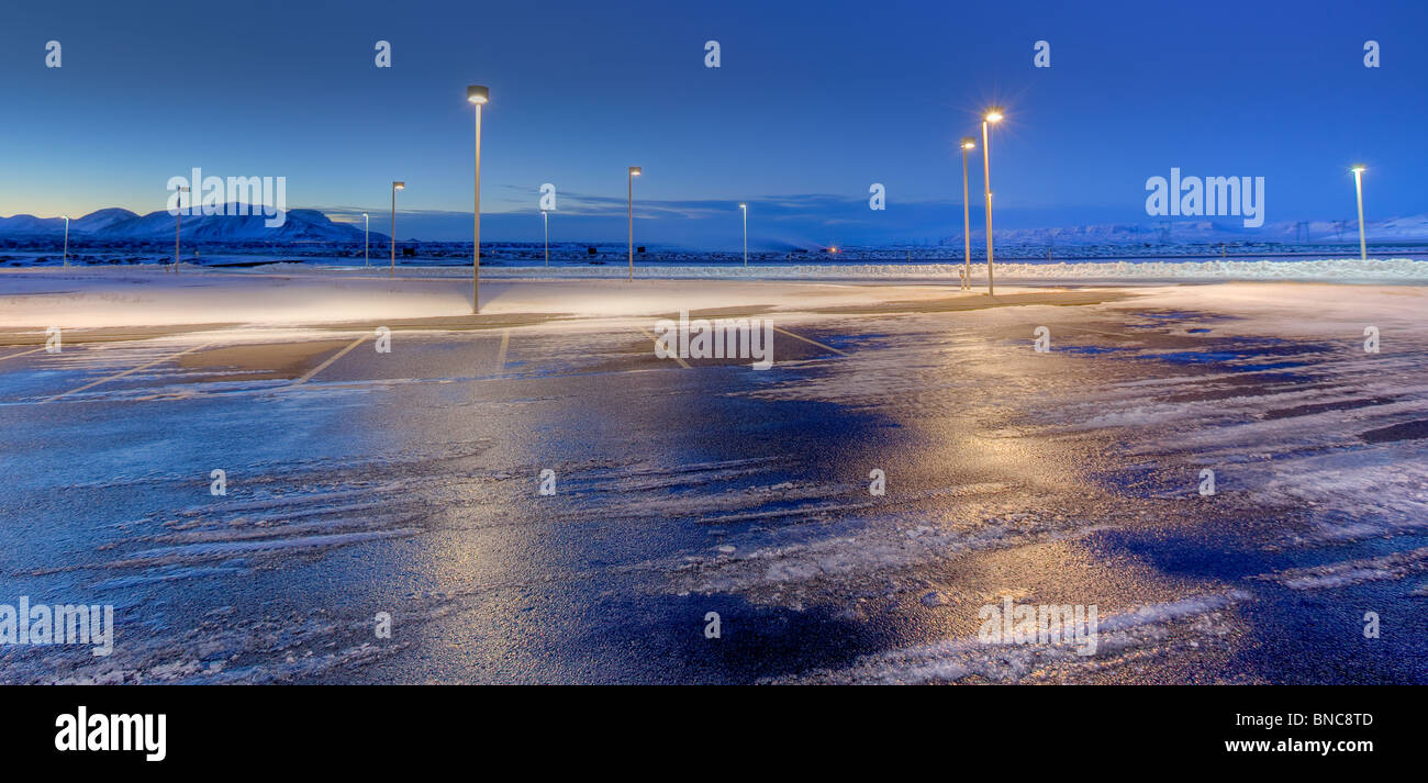 L'hiver, parking vide à Hellisheidi centrale géothermique, de l'Islande Banque D'Images L'hiver, parking vide à Hellisheidi centrale géothermique, de l'Islande Banque D'Images