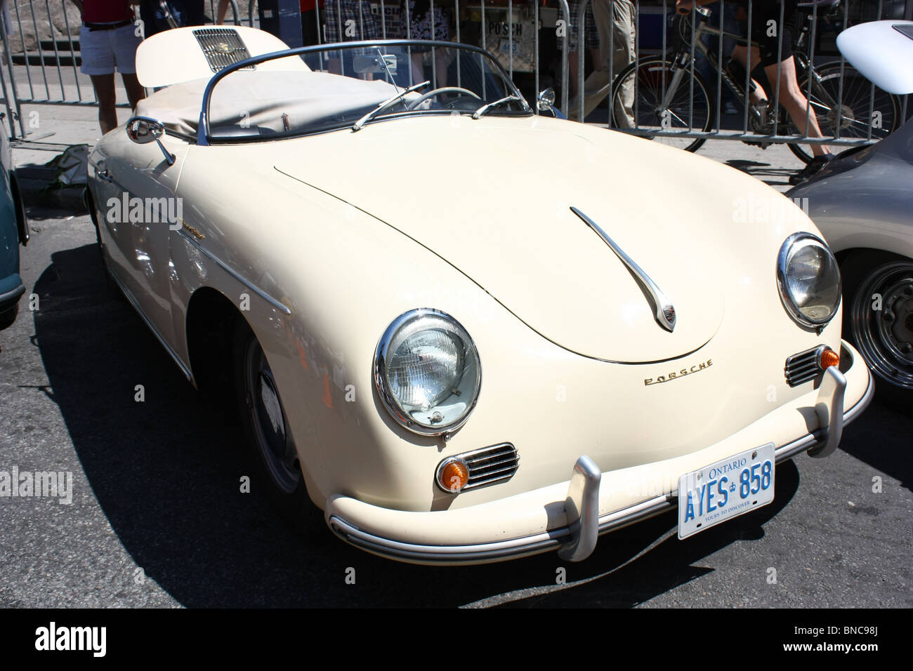 1958 Porsche 356 speedster jaune Banque D'Images