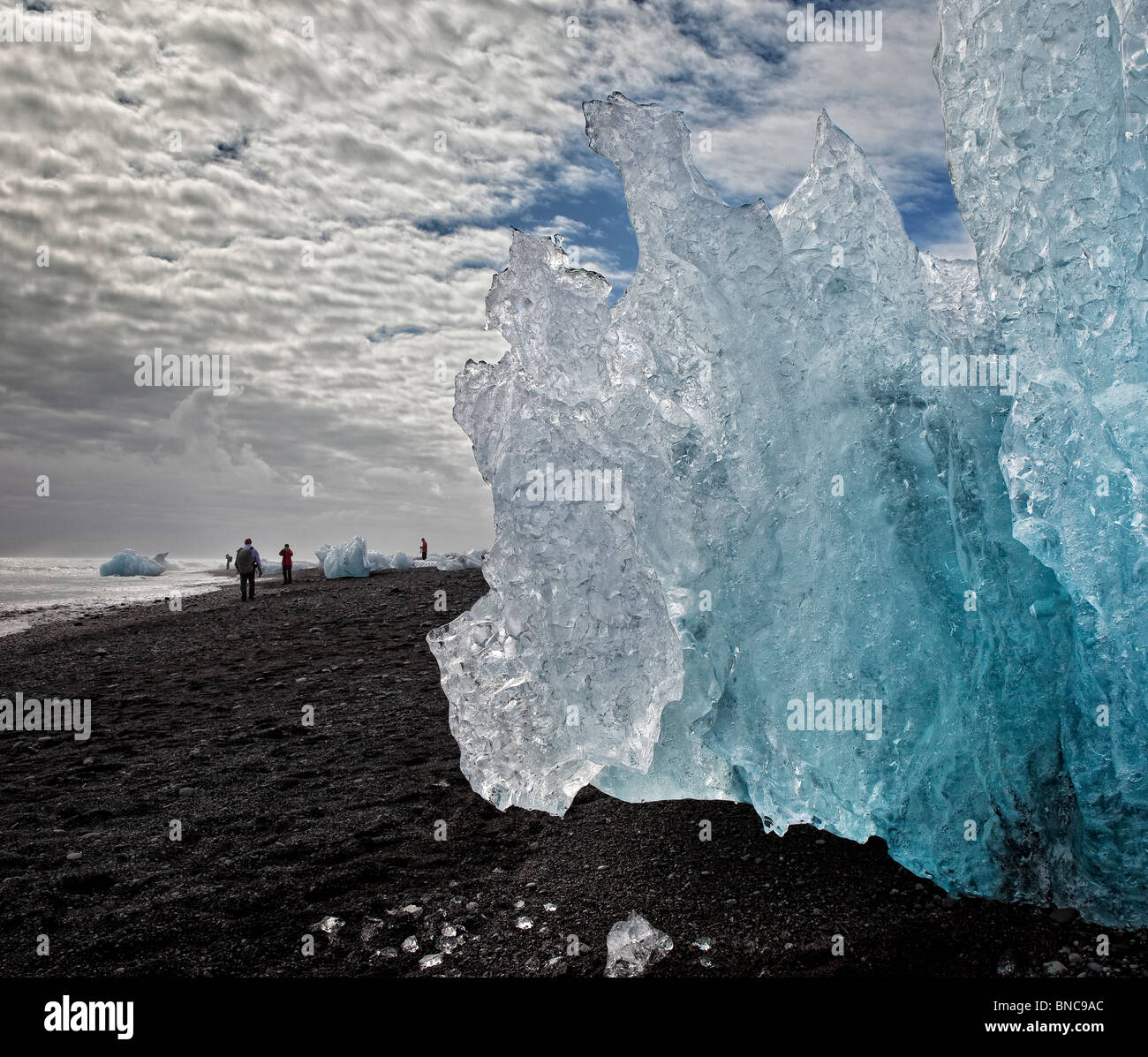 Formations de glace sur la plage de sable noir de Glacier Breidamerkurjokull, calotte de glace, l'Islande Vatnajokull Banque D'Images Formations de glace sur la plage de sable noir de Glacier Breidamerkurjokull, calotte de glace, l'Islande Vatnajokull Banque D'Images