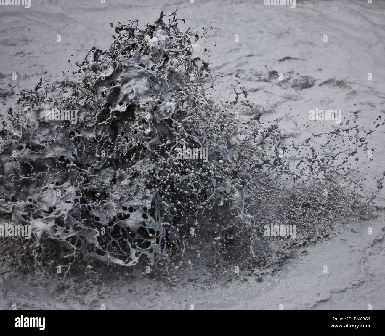 L'ébullition de la boue dans les zones géothermiques, Namaskard, Islande Banque D'Images