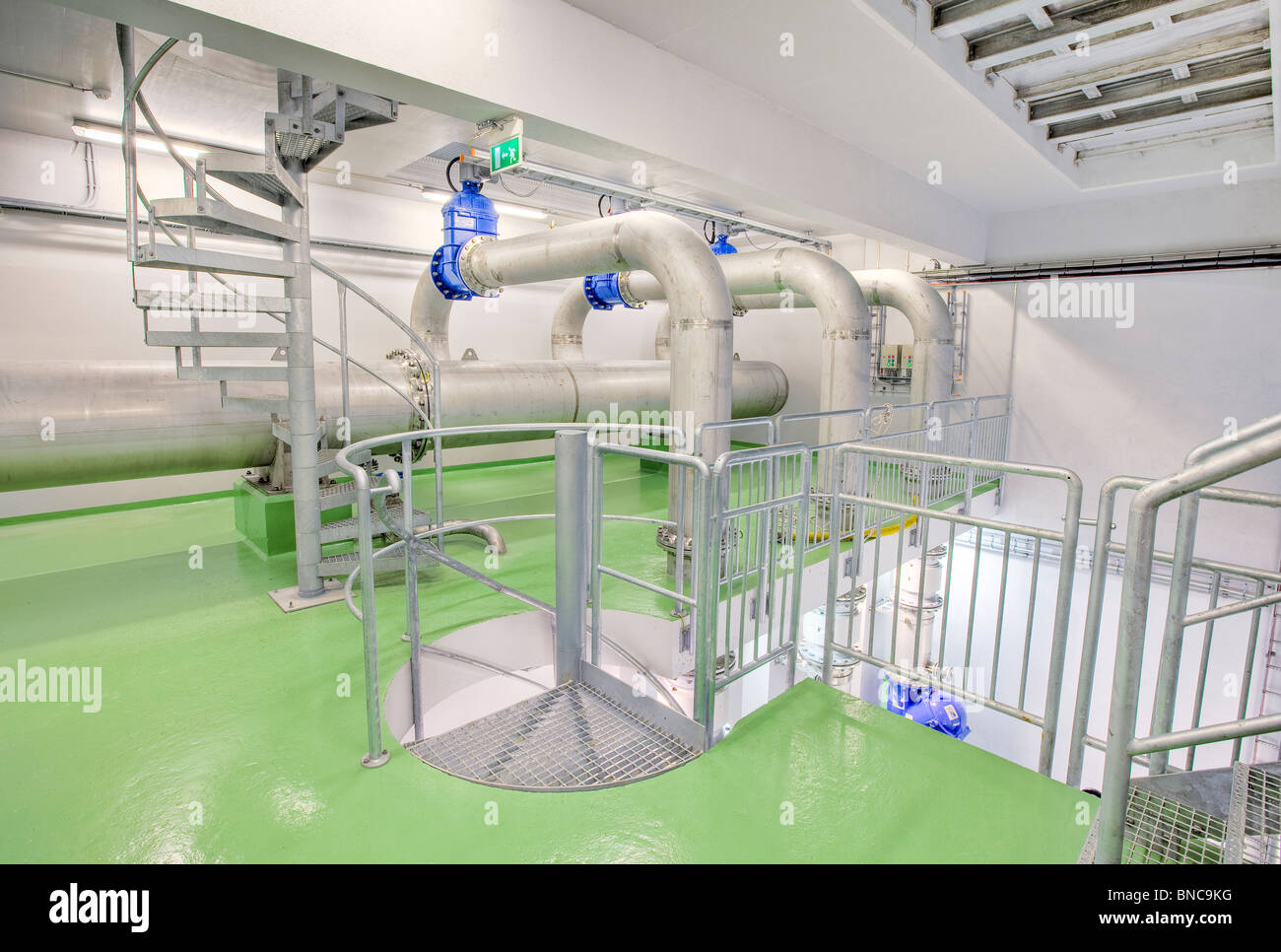 Les tuyaux d'eau des déchets Station de pompage, Alftanes, banlieue de Reykjavik, Islande Banque D'Images