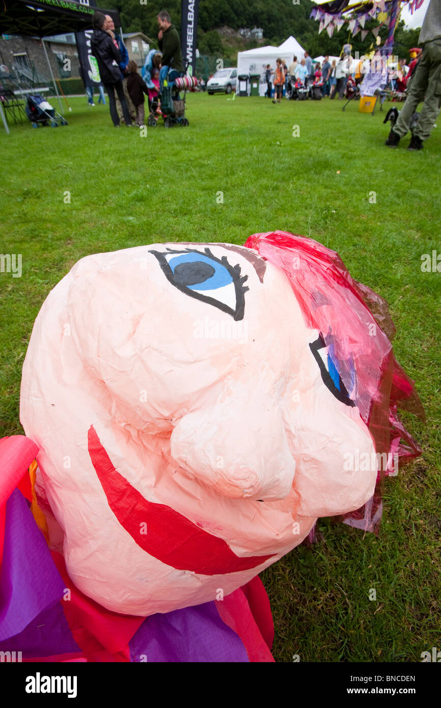 Têtes de papier mâché et de costumes à la Carnival Staveley, Lake