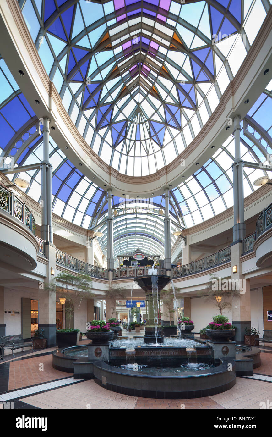 L'intérieur de King of Prussia Mall, près de Philadelphie, PA, USA Banque D'Images