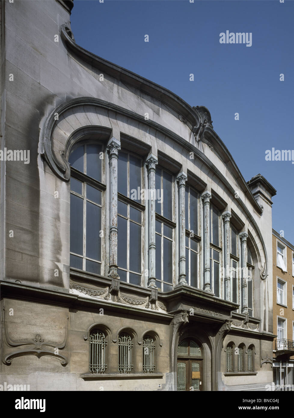 L'École no 1 Schaerbeek Bruxelles par Henri Jacobs c. Façade Art nouveau 1900 avec fenêtre. Banque D'Images