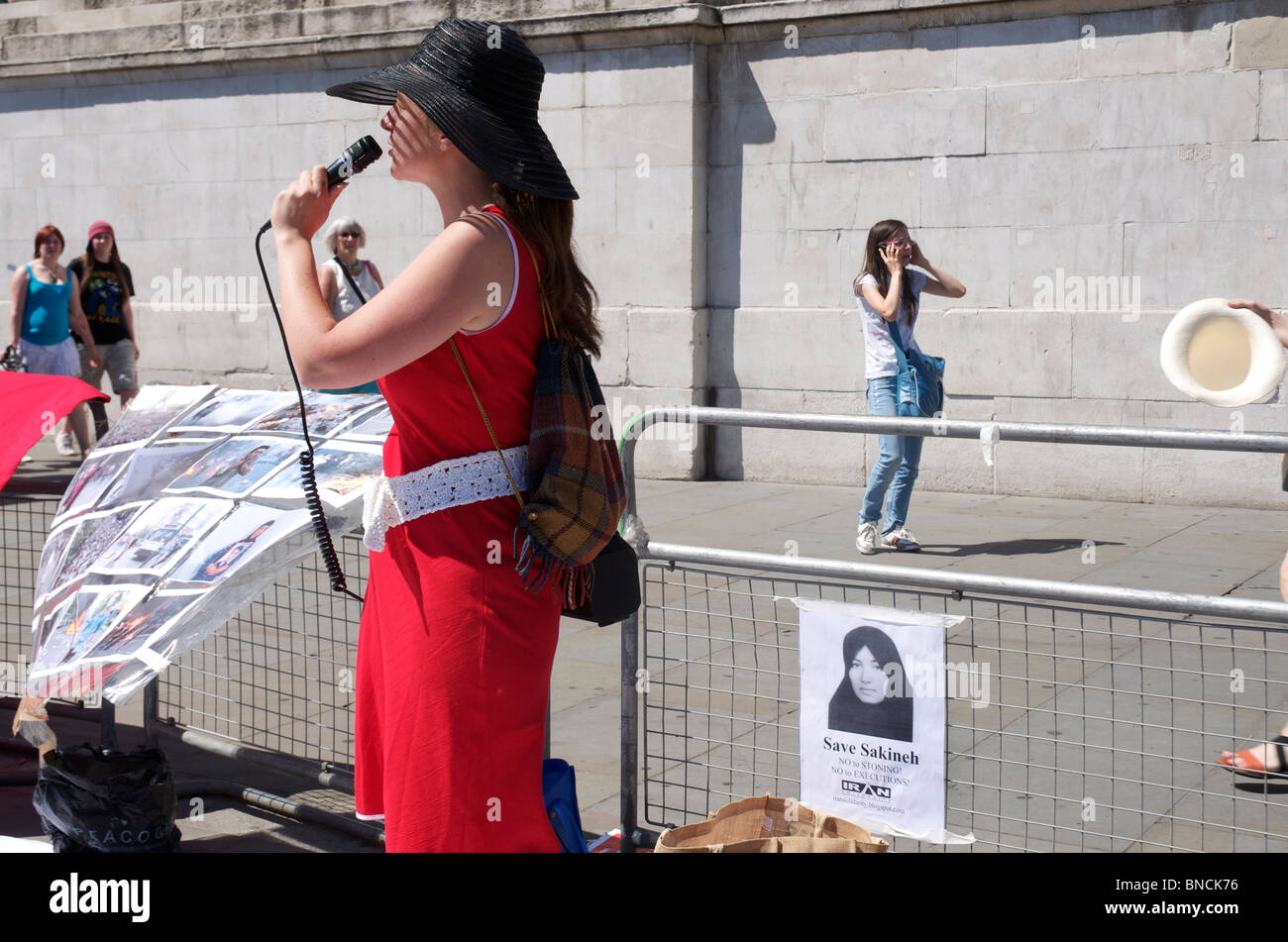 Manifestation à Trafalgar Square pour arrêter l'exécution de Sakineh accusés d'adultère et condamnée à la lapidation à mort Banque D'Images