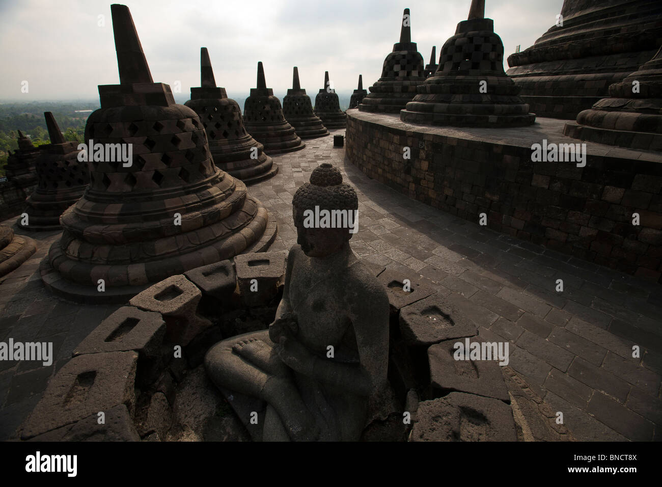 L'Indonésie Java Borobodur est Asie du sud-est un temple Bouddhiste le plus important Banque D'Images
