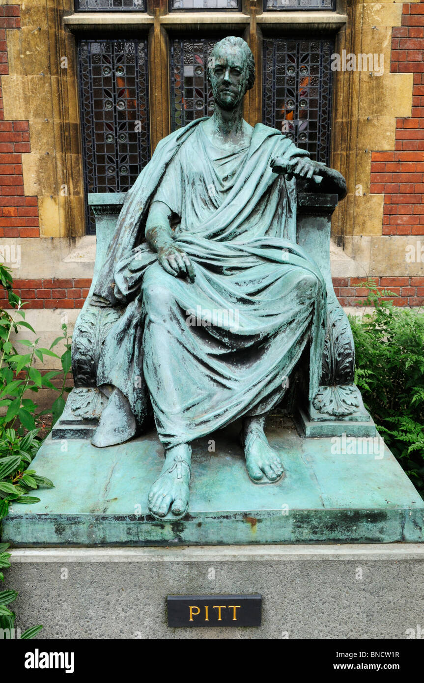Statue de William Pitt le Jeune à Pembroke College, Cambridge, England, UK Banque D'Images