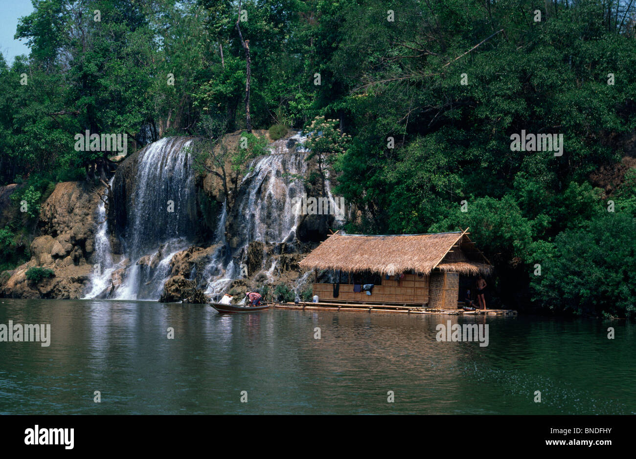 La Thaïlande, restaurant flottant sur la rivière Kwai hut Banque D'Images