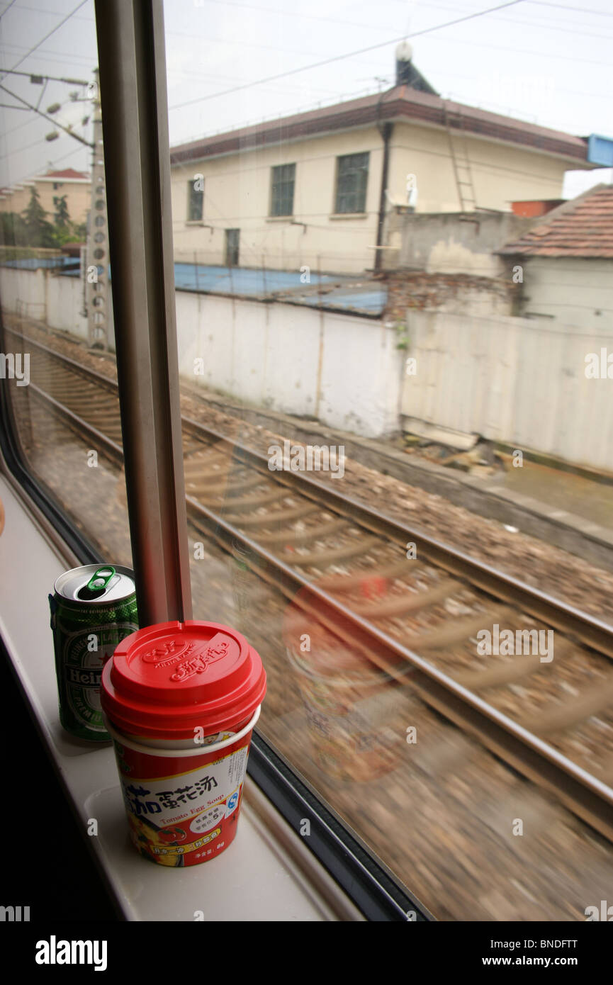 Soupe de nouilles en-cas sur un train chinois Banque D'Images