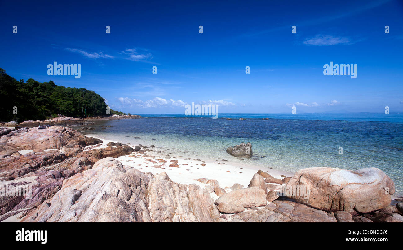 Belle plage à Mun Nork Island, Rayong, Thaïlande. Banque D'Images