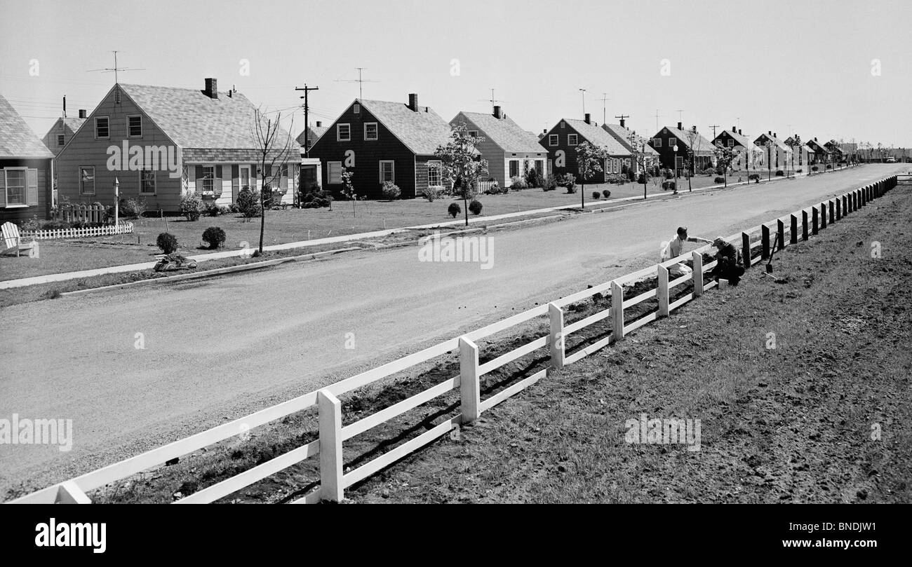 Subarbian maisons près de road Banque D'Images