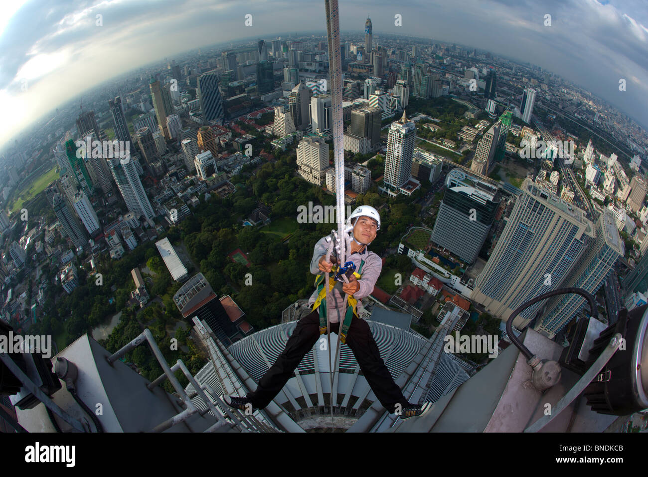 Un spider man accrocher sur l'immeuble de Bangkok, Thaïlande. Banque D'Images
