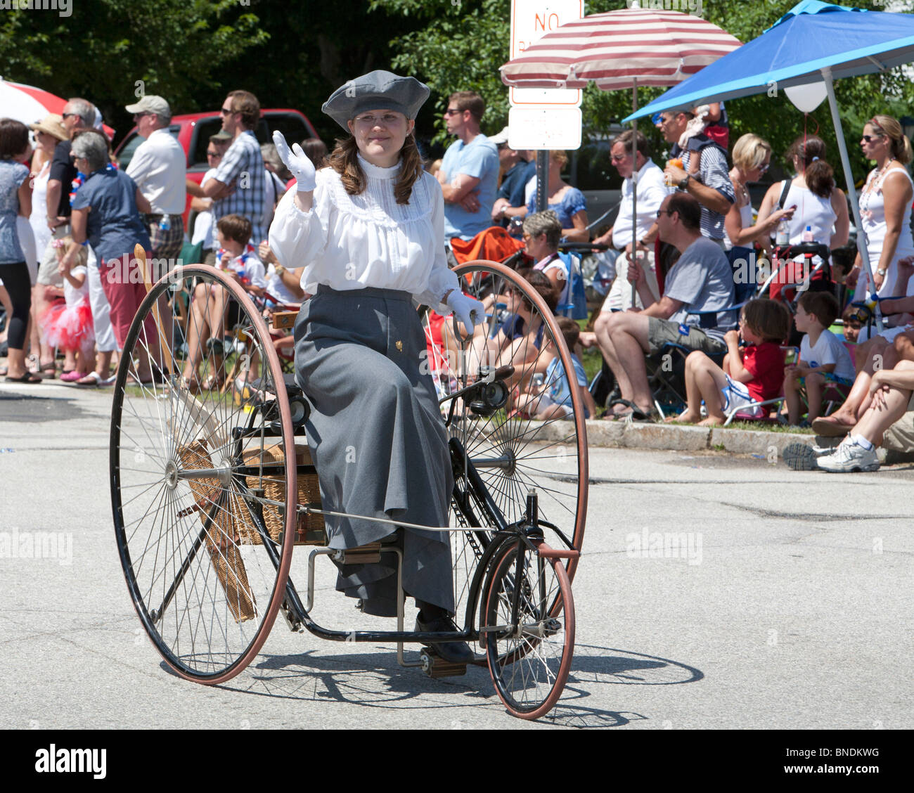 Amherst, New Hampshire - tricycle Antique dans le défilé le 4 juillet dans une petite ville de la Nouvelle-Angleterre. Banque D'Images