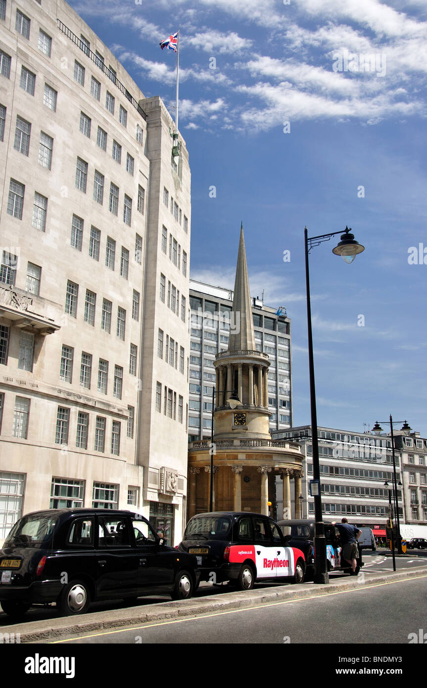 BBC Broadcasting House et All Souls Church, Portland Place, City of Westminster, London, England, United Kingdom Banque D'Images