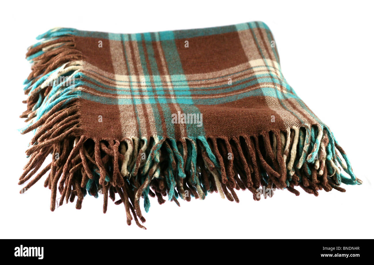 Damier brun-vert, couverture de laine tartan avec fringe isolated on white Banque D'Images