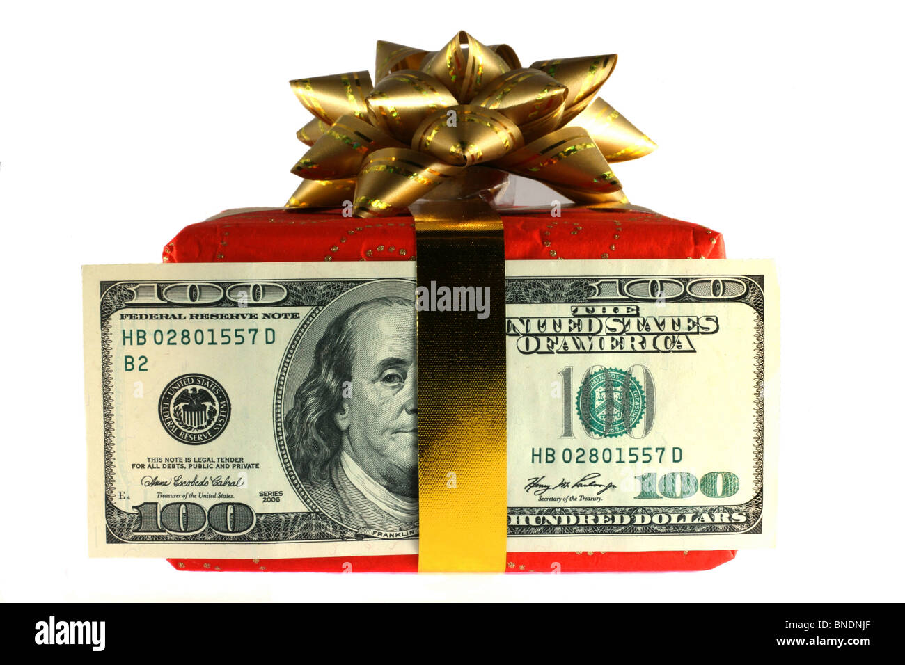 Boîte-cadeau avec des billets de dollar Banque D'Images