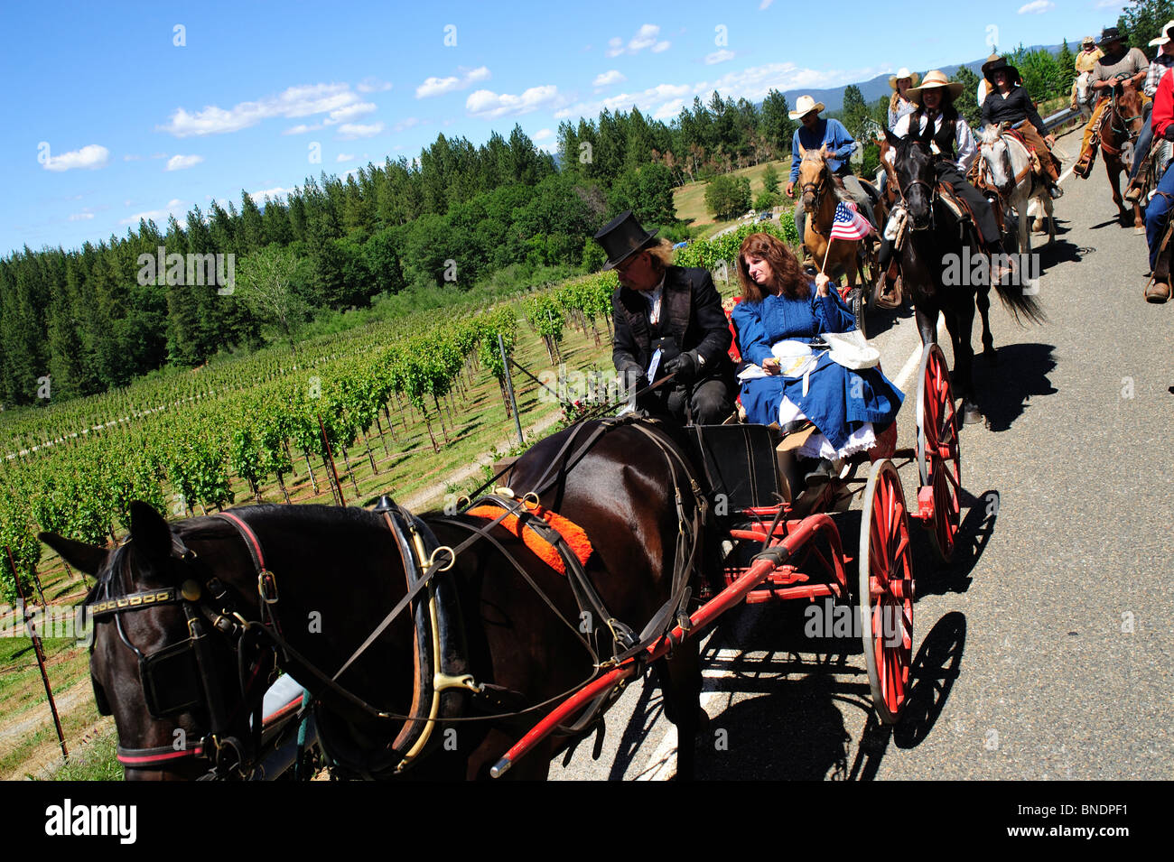 Wagon Train et les cavaliers en Californie pour l'assemblée annuelle 61e anniversaire l'autoroute 50, Lake Tahoe à Placerville Banque D'Images