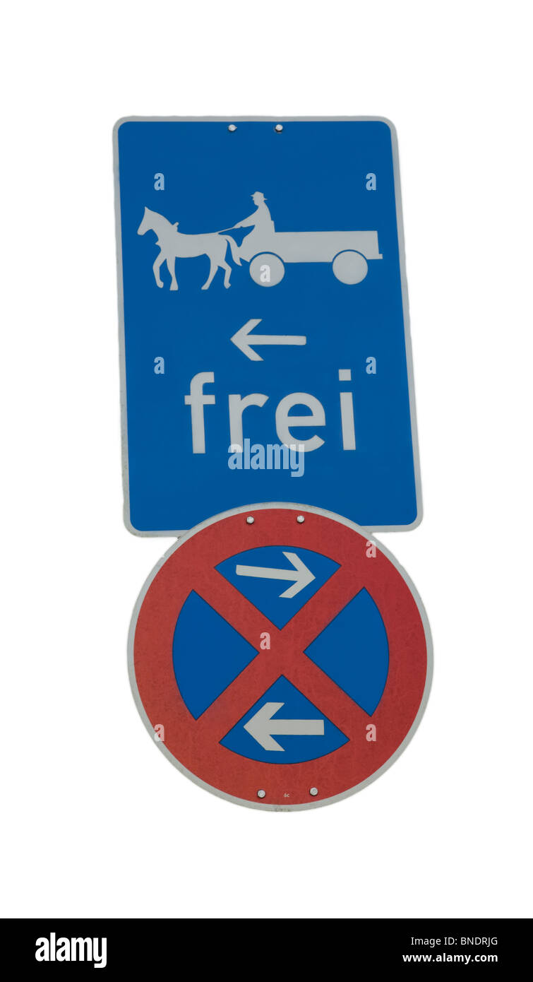 Panneau routier à Garmisch en Bavière en Allemagne, pas de l'arrêt ou du comité permanent sur la chaussée dans les deux sens, calèches exemptés Banque D'Images