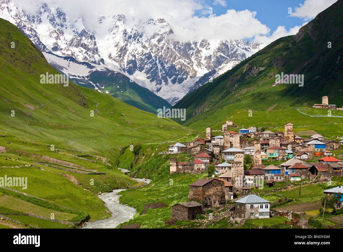 Ushguli village dans la région de Svaneti de Géorgie Banque D'Images