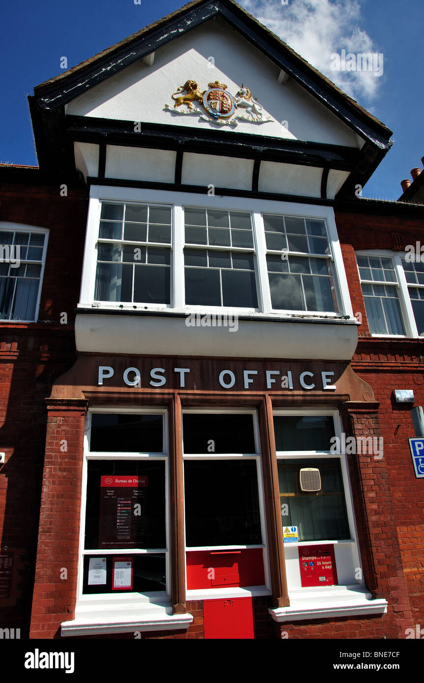 Bureau de poste principal de façade, High Street, Hoddesdon, Hertfordshire, Angleterre, Royaume-Uni Banque D'Images