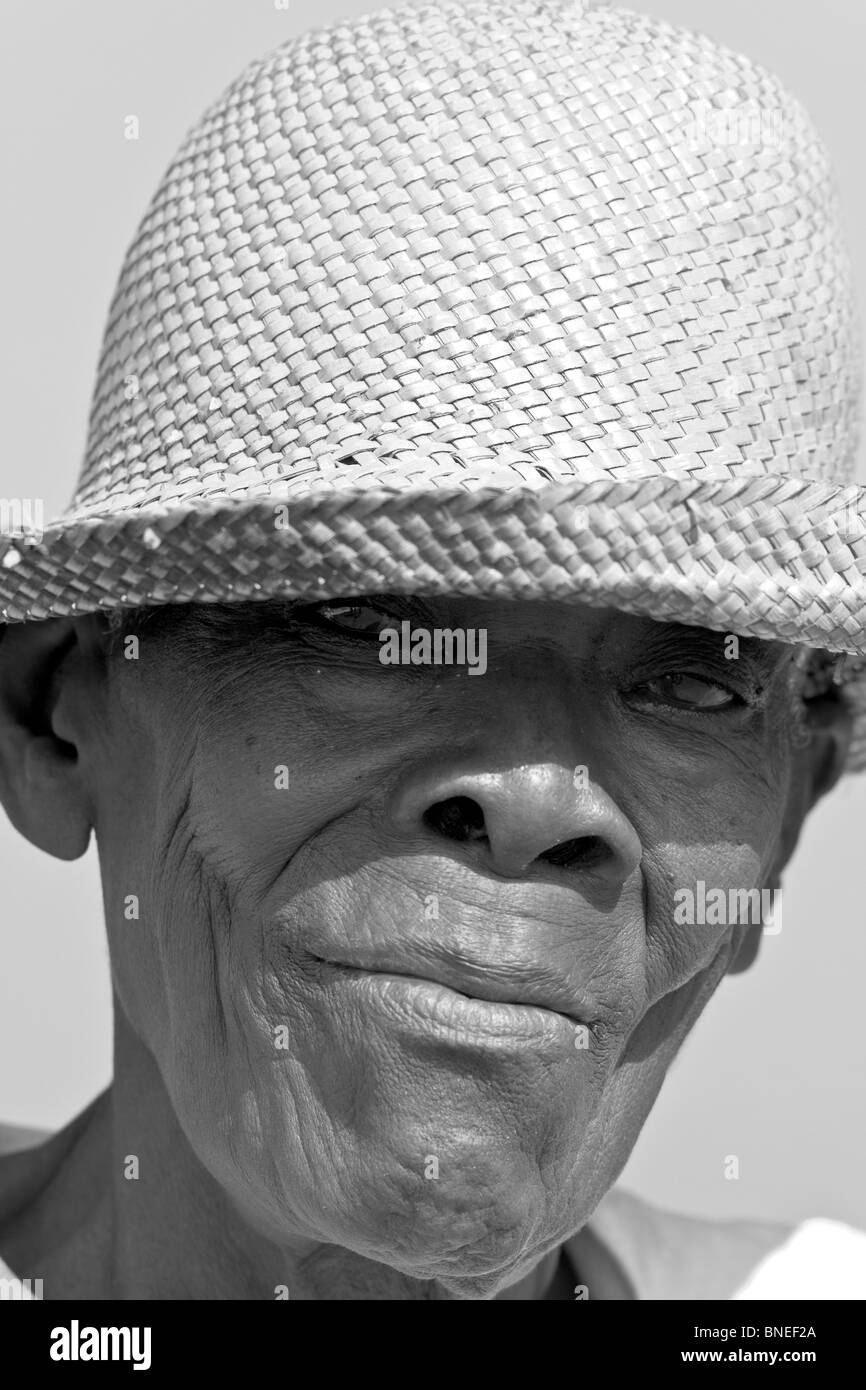 Haïti, Province Sud, Port Salut, homme de la région. Banque D'Images