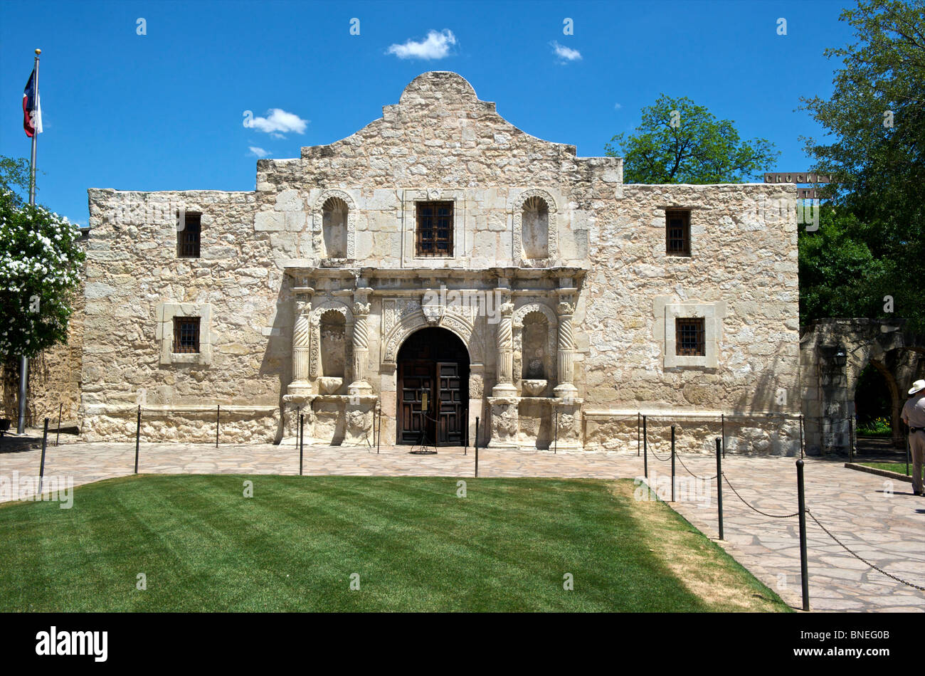 Vue de l'ancienne Mission Alamo symbole de l'indépendance du Texas à San Antonio, Texas, USA Banque D'Images