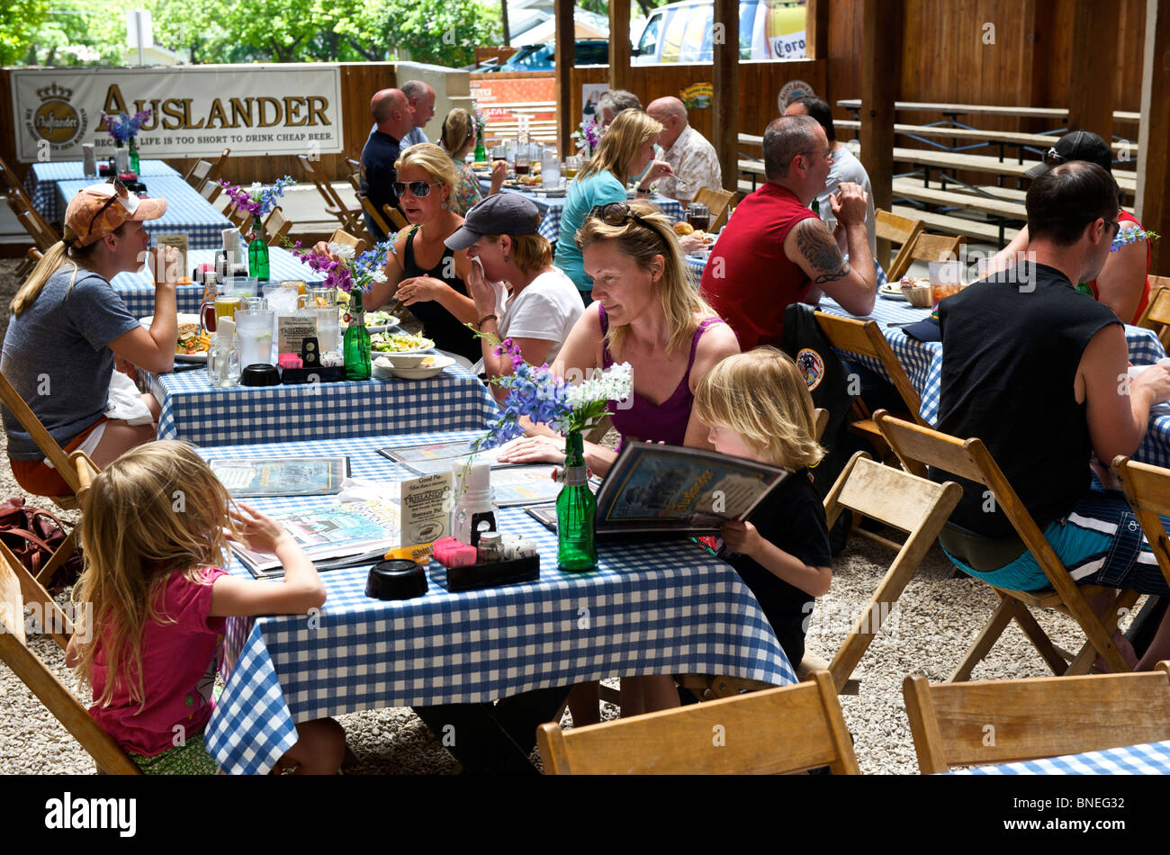 Auslander Restaurant Biergarten et Hill Country, Fredericksburg, au Texas, USA Banque D'Images