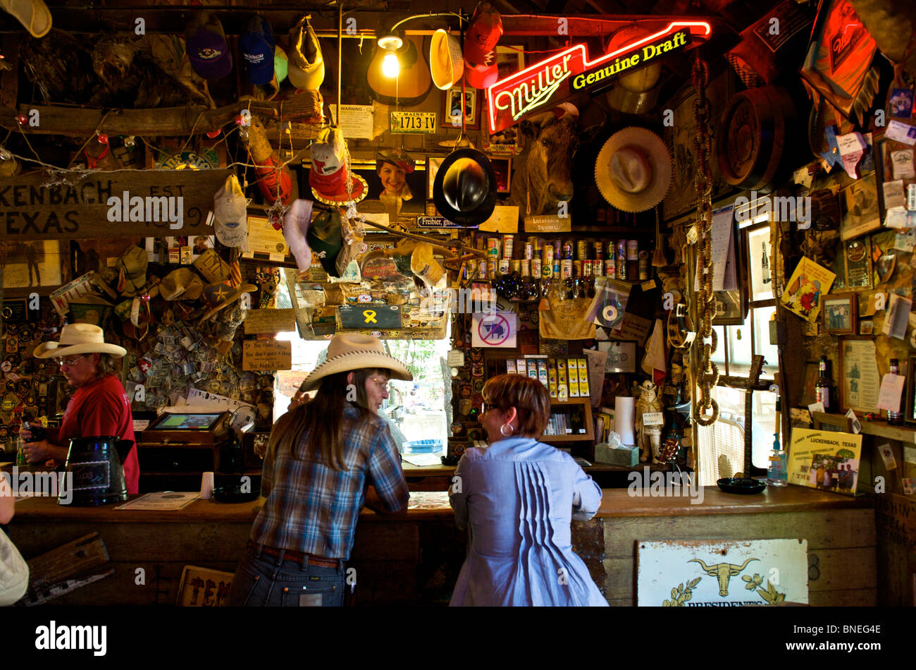L'intérieur du bar Hill Country Luckenbach, Texas, États-Unis Banque D'Images