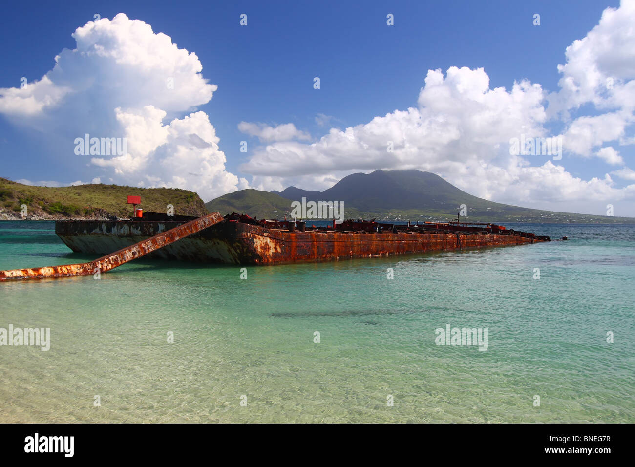 Barge fait naufrage dans la baie d'importants (St Kitts) Banque D'Images