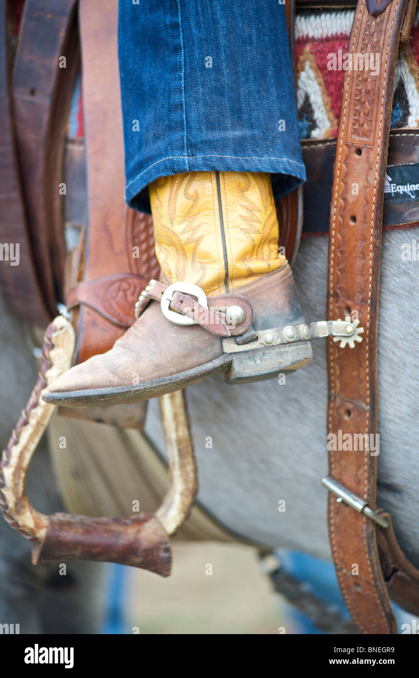 Et les éperons des bottes de cowboy riding horse Banque D'Images