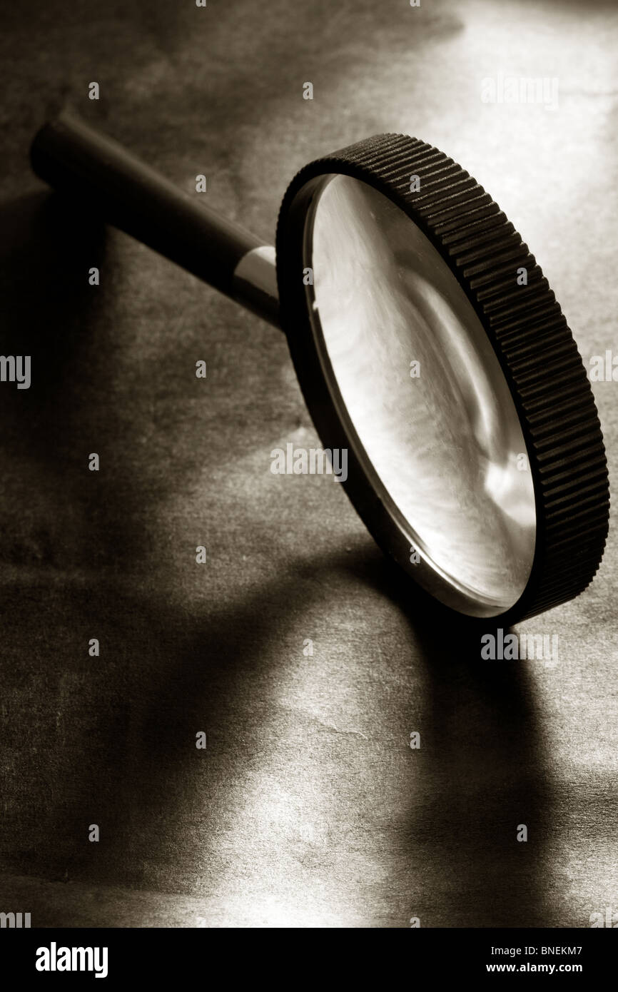 Loupe sur fond noir Banque D'Images