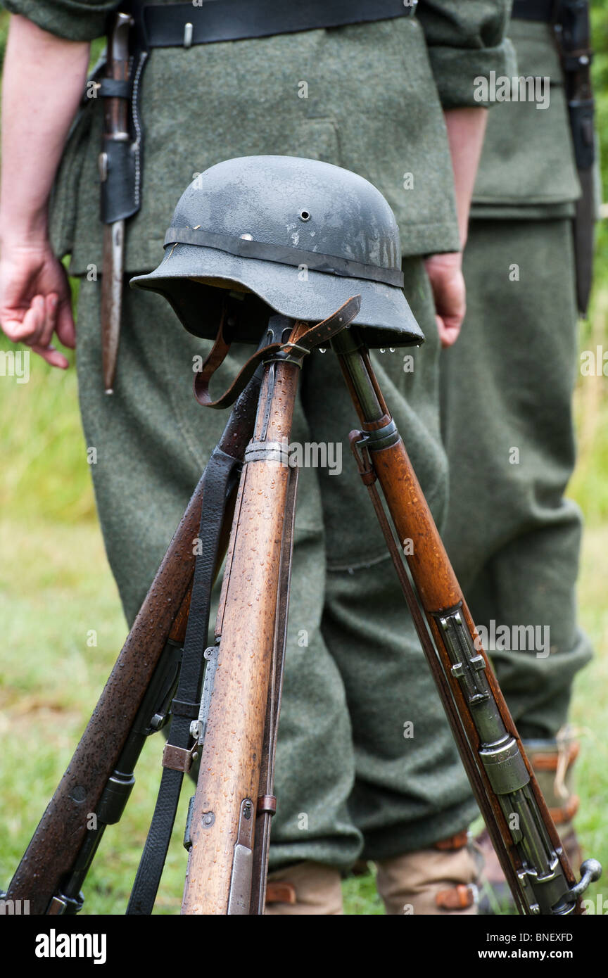 Les soldats de l'armée allemande WW2. Casque et fusils. Re historique l'incorporation. Banque D'Images