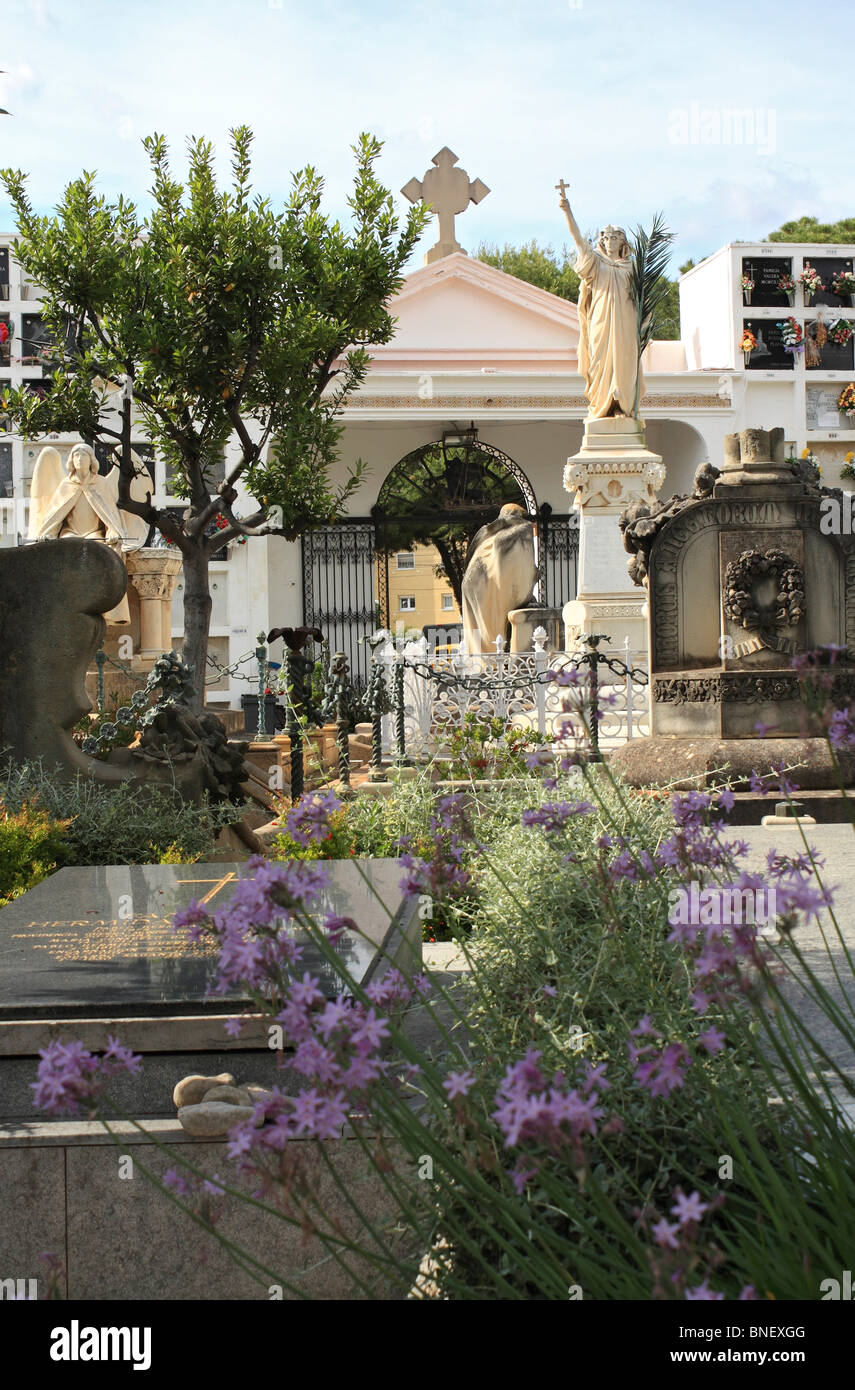 Le cimetière de Sant Sebastià à Sitges, en Catalogne, Espagne. Banque D'Images