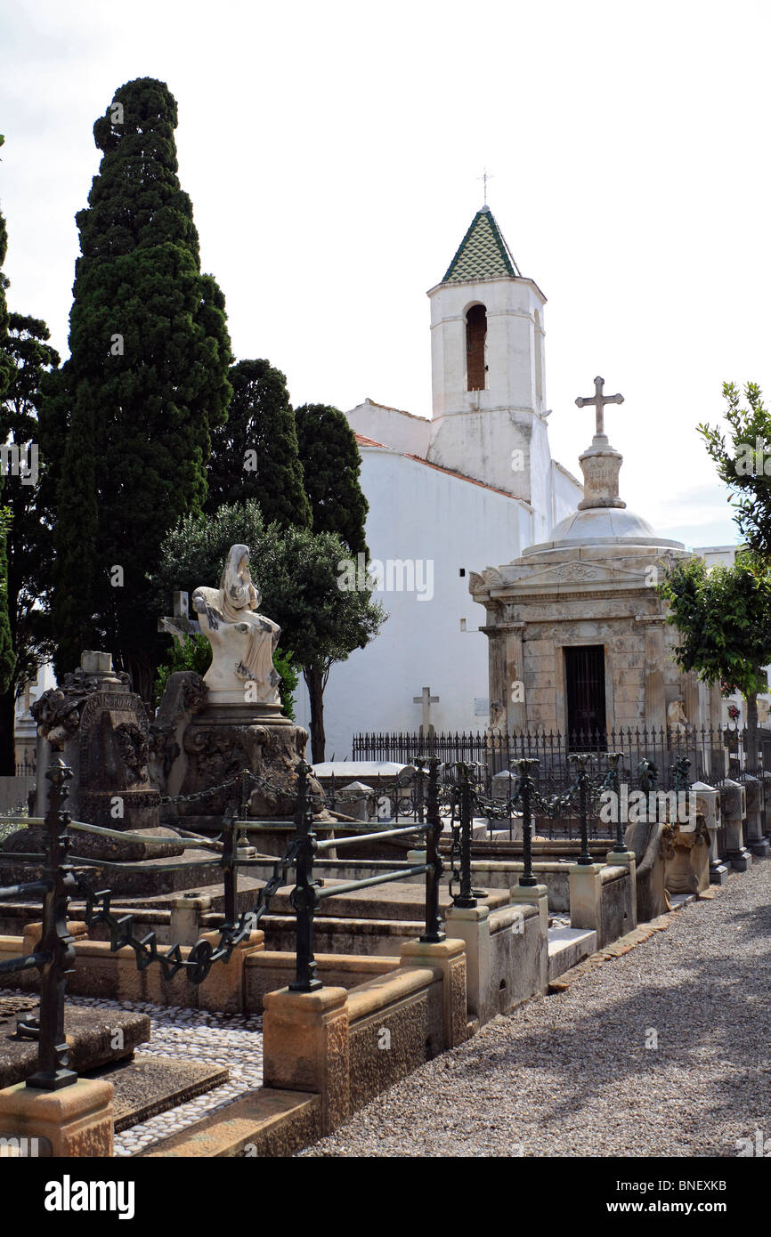 Le cimetière de Sant Sebastià à Sitges, en Catalogne, Espagne. Banque D'Images