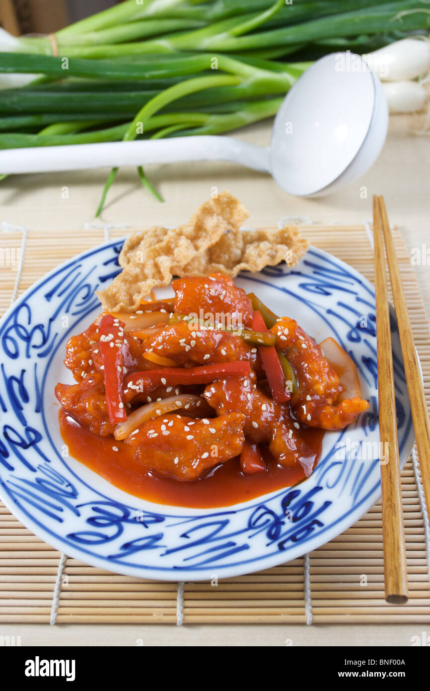 La cuisine chinoise,Asie,poulet aigre-doux, croustillant de wonton,baguettes, Banque D'Images