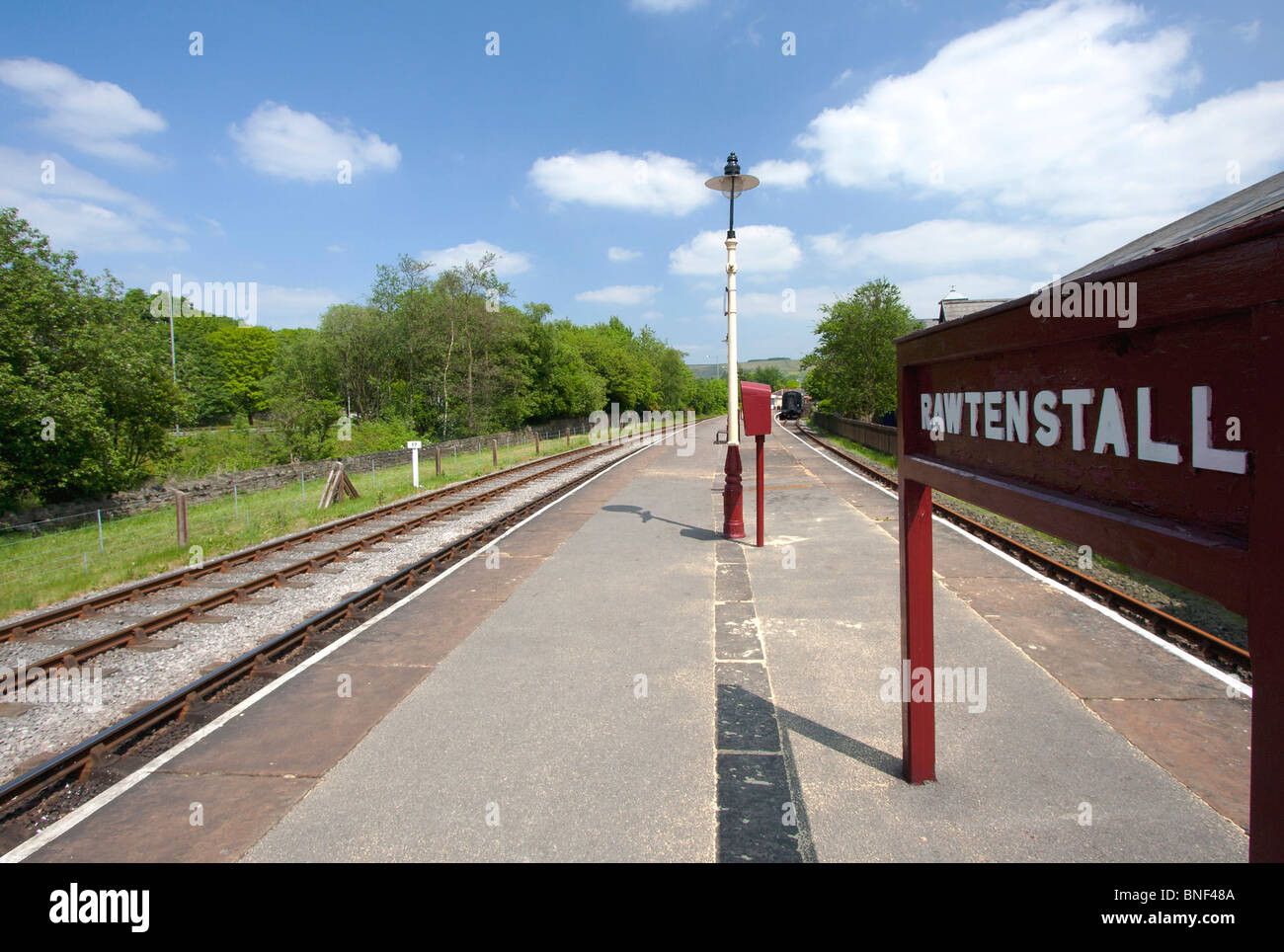 Rawtenstall ELR East Lancashire railway station plate-forme déserte Banque D'Images