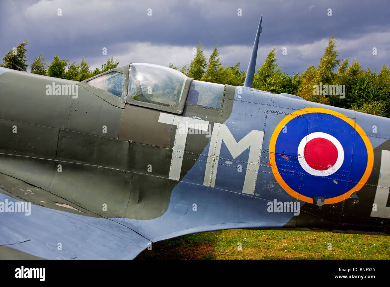 Le poste de pilotage d'un avion Spitfire en close up. Aeropark Liecestershire Donnington Castle England UK Banque D'Images