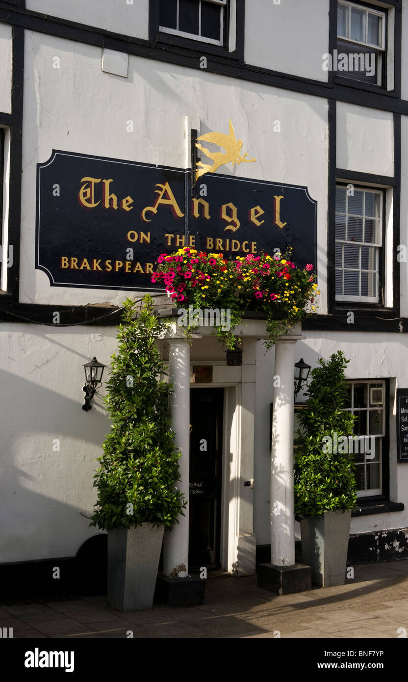 L'Ange sur le pont est un point de repère bien connu et public house, un pub sur le pont à Henley on Thames . Banque D'Images