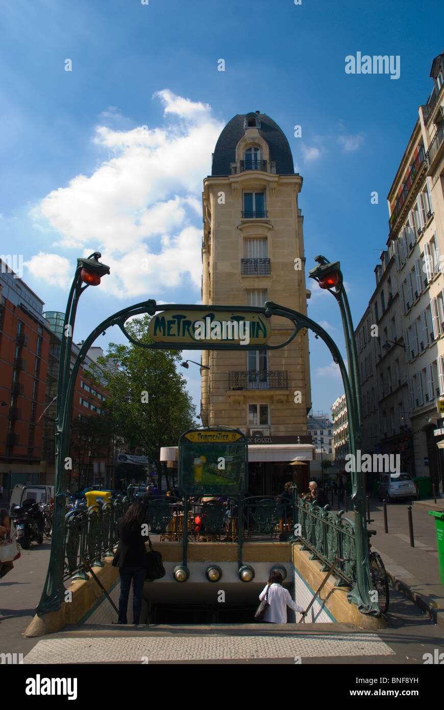 L'extérieur de la station de métro Parmentier Oberkampf Paris France Europe Banque D'Images