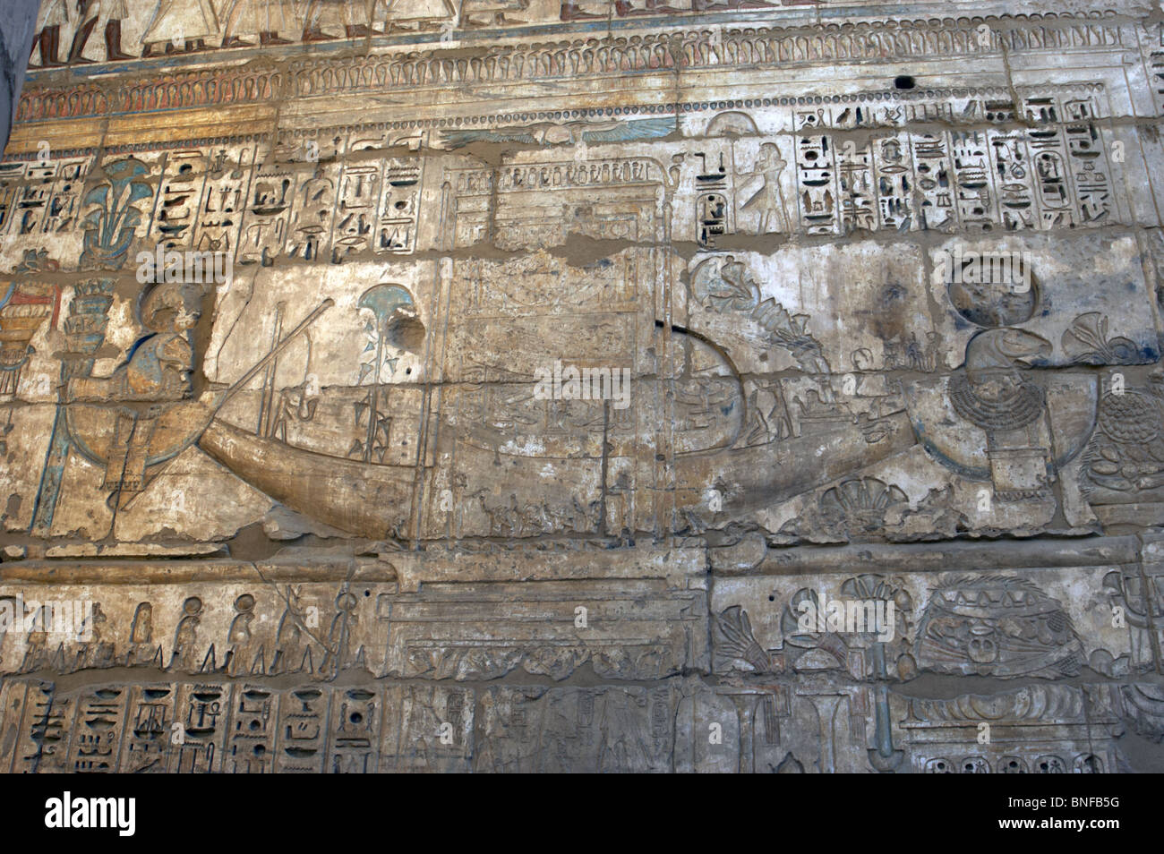 Temple de Ramsès III. Bateau solaire sacrée procession. L'Égypte. Banque D'Images