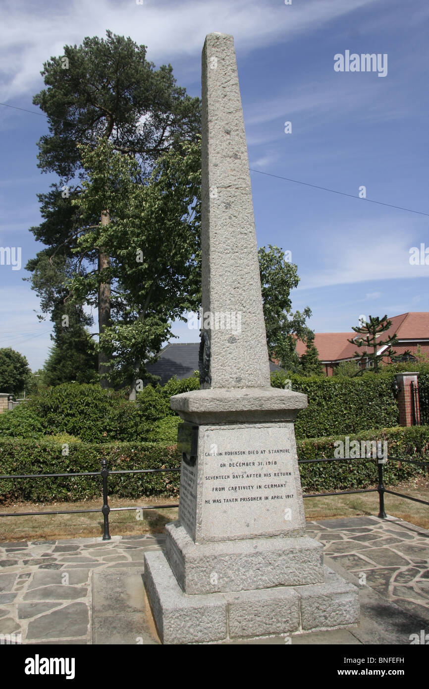 Cuffley Hertfordshire le monument au premier dirigeable allemand abattu en Grande-Bretagne. Banque D'Images