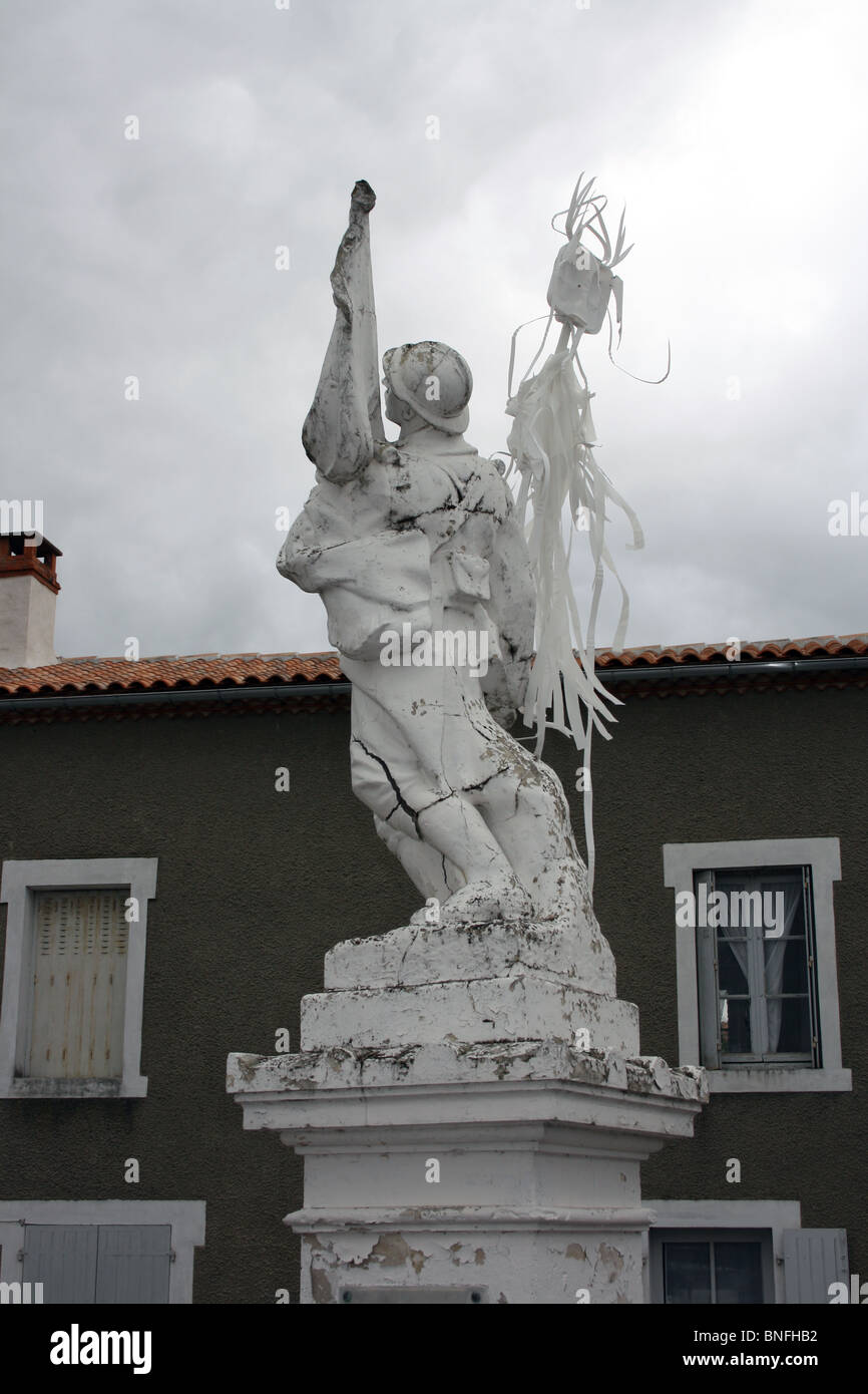 La PREMIÈRE GUERRE MONDIALE War Memorial à Mons, SW France Banque D'Images