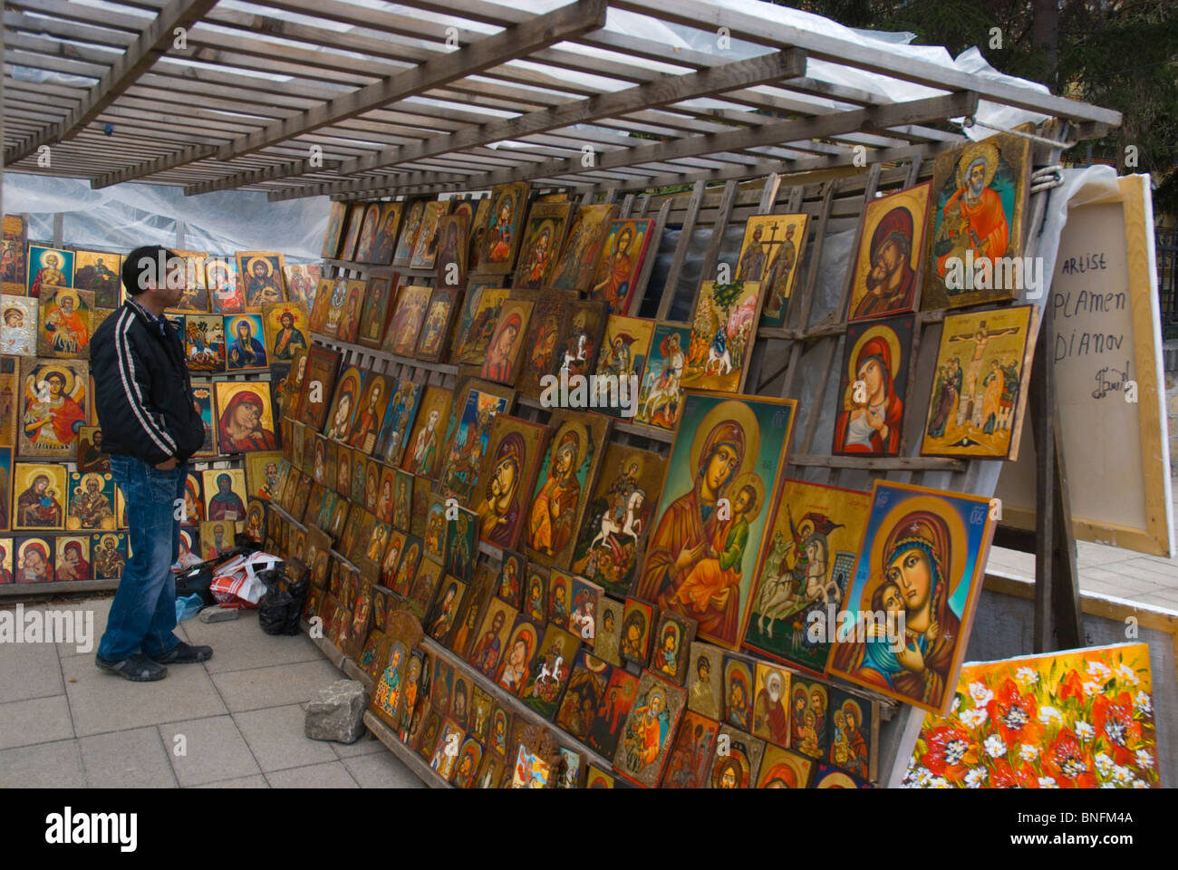 Icônes de l'art et marché de souvenirs Pl Alexander Nevski square central Sofia Europe Banque D'Images