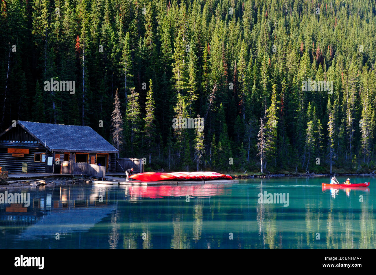 Lake Louise boat house. Le parc national Banff, Alberta, Canada. Banque D'Images