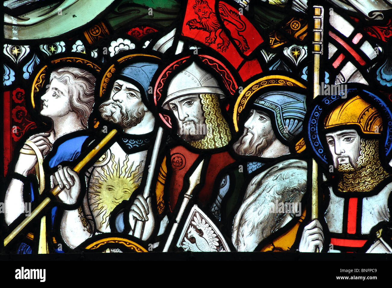 Saints guerriers de vitraux, l'église All Saints, Ladbroke, Warwickshire, England, UK Banque D'Images