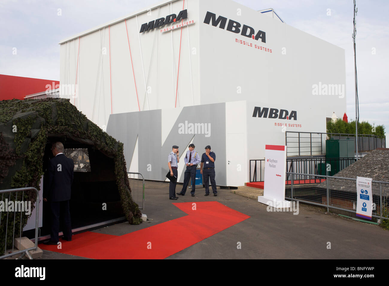 Fabricant de systèmes de missiles MBDA chalet d'accueil au Farnborough Airshow. Banque D'Images