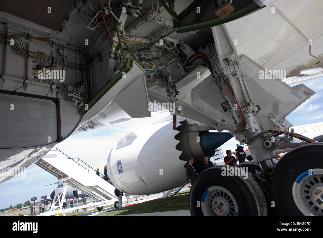 Les roues du train principal et baies de Boeing 787 Dreamliner ...