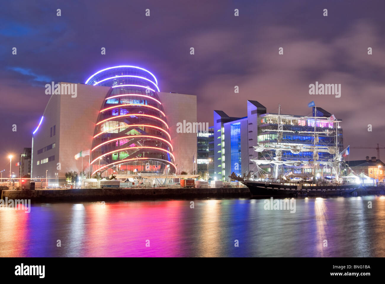 Vue de nuit de la Convention Centre de Dublin, Irlande Banque D'Images